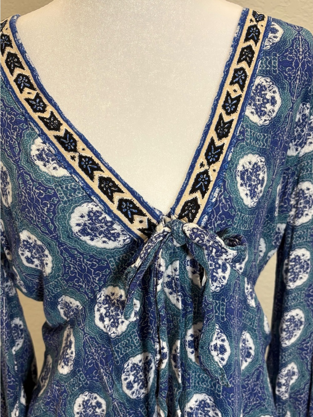 Free People Blue Teal Boho Tie Front Bell Sleeve Top Large - Picture 2 of 9